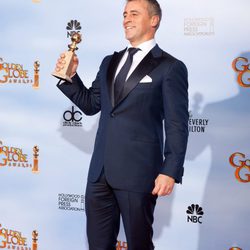 Matt Leblanc posa con su Globo de Oro 2012