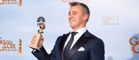 Matt Leblanc posa con su Globo de Oro 2012