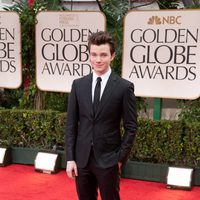 Chris Colfer en la alfombra roja de los Globos de Oro 2012