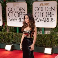 Salma Hayek en la alfombra roja de los Globos de Oro 2012