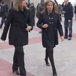 Fátima Báñez y Ana Mato en el tanatorio donde se encuentra Ramón Rato