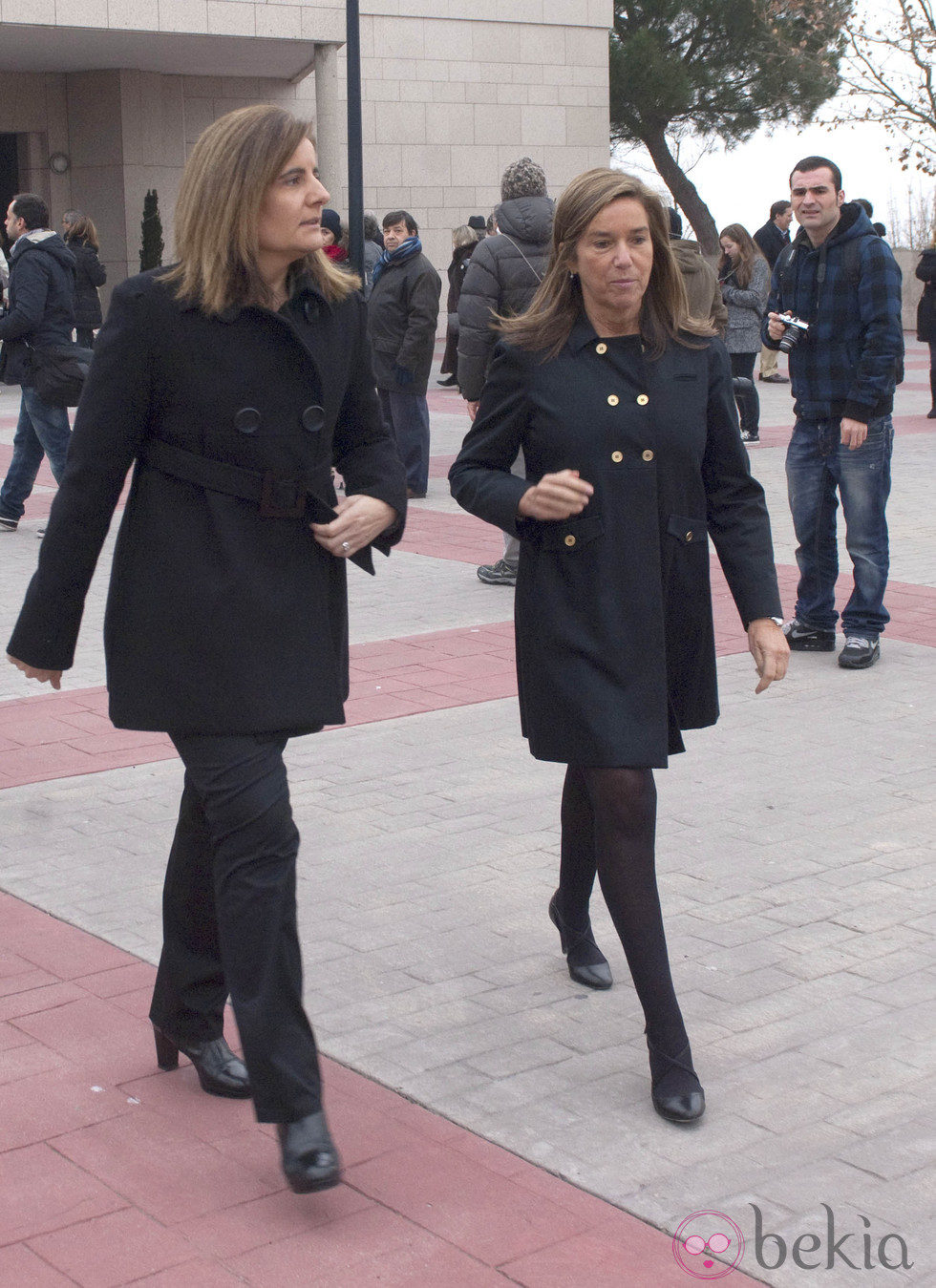 Fátima Báñez y Ana Mato en el tanatorio donde se encuentra Ramón Rato