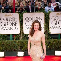 Diane Lane posa en la alfombra roja de los Globos de Oro 2012