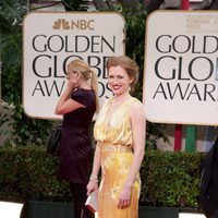 Mireille Enos en la alfombra roja de los Globos de Oro 2012