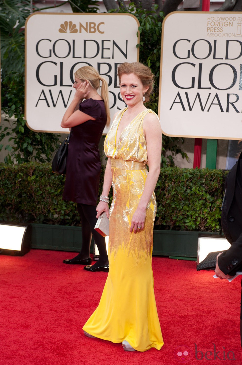 Mireille Enos en la alfombra roja de los Globos de Oro 2012