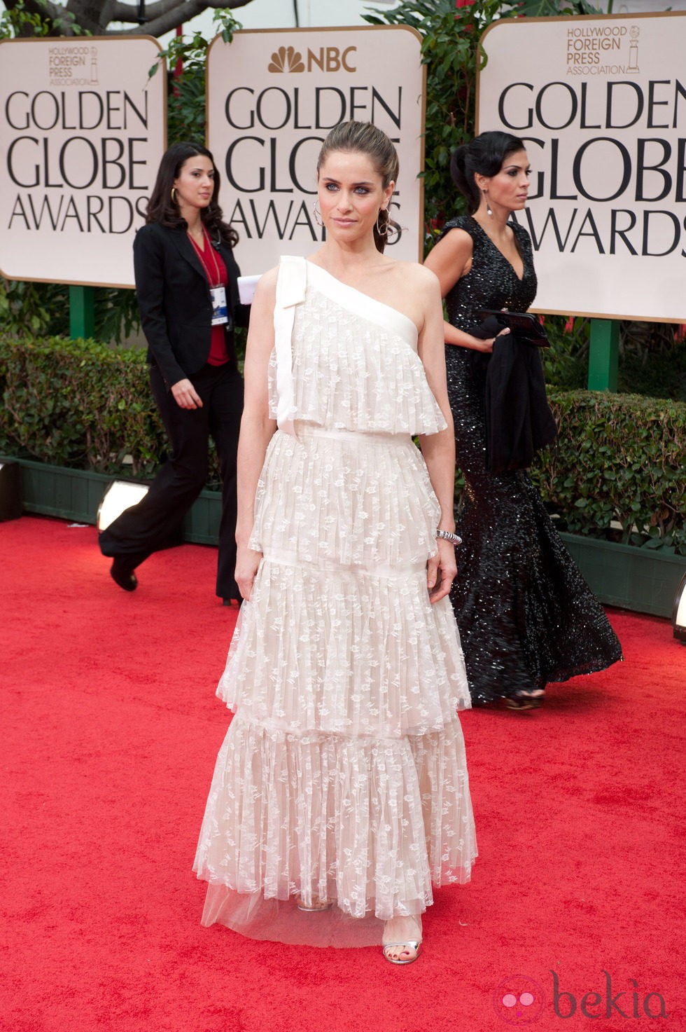 Amanda Peet en la alfombra roja de los Globos de Oro 2012