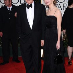 Harrison Ford Y Calista Flockhart en la alfombra roja de los Globos de Oro 2012