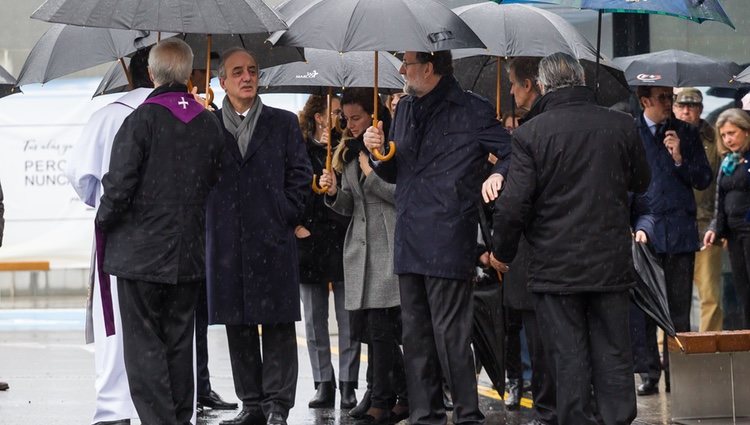 Mariano Rajoy y Francisco Millán Mon en el funeral de Mercedes Rajoy