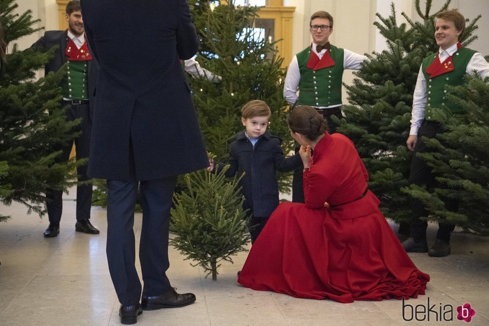 El Príncipe Oscar de Suecia eligiendo árbol de Navidad 2019