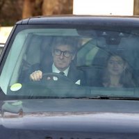 Lady Helen Taylor y Timothy Taylor con su hija Estella Taylor en el almuerzo prenavideño 2019 en Buckingham Palace