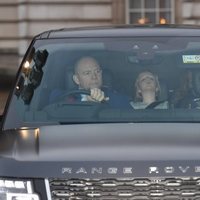 Zara Phillips y Mike Tindall con su hija Mia Tindall en el almuerzo prenavideño 2019 en Buckingham Palace