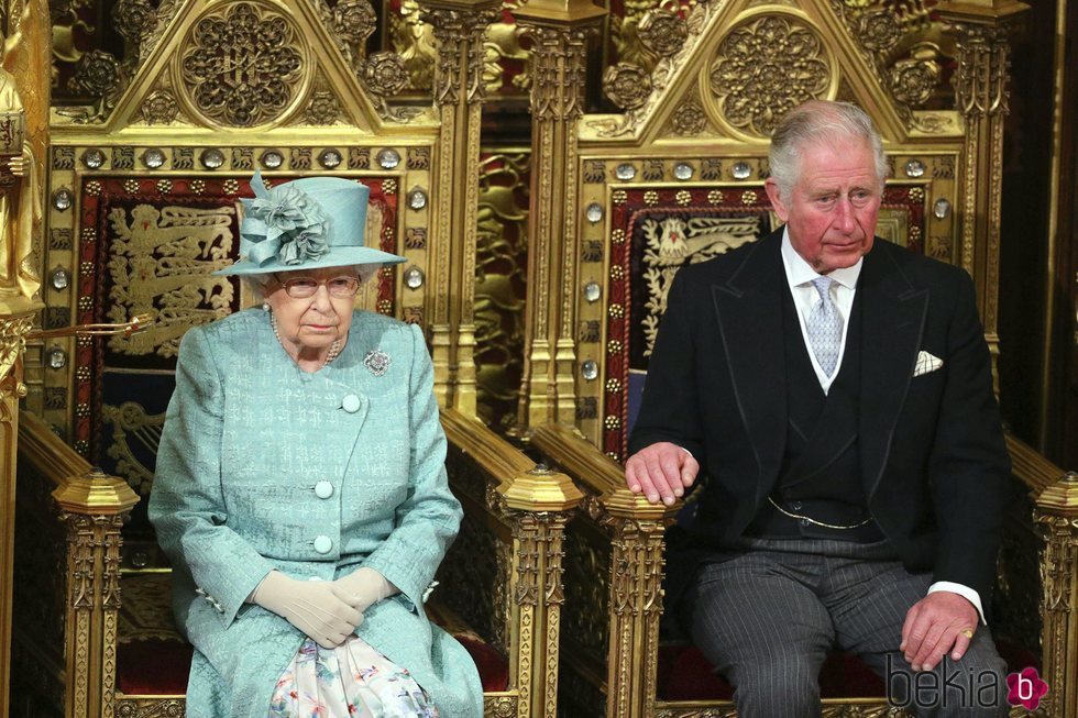 La Reina Isabel y el Príncipe Carlos en la Apertura del Parlamento