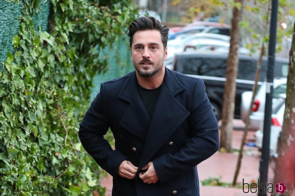 David Bustamante llegando al colegio de su hija