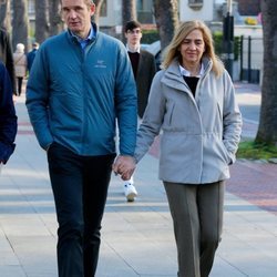 La Infanta Cristina e Iñaki Urdangarin paseando por Vitoria cogidos de la mano