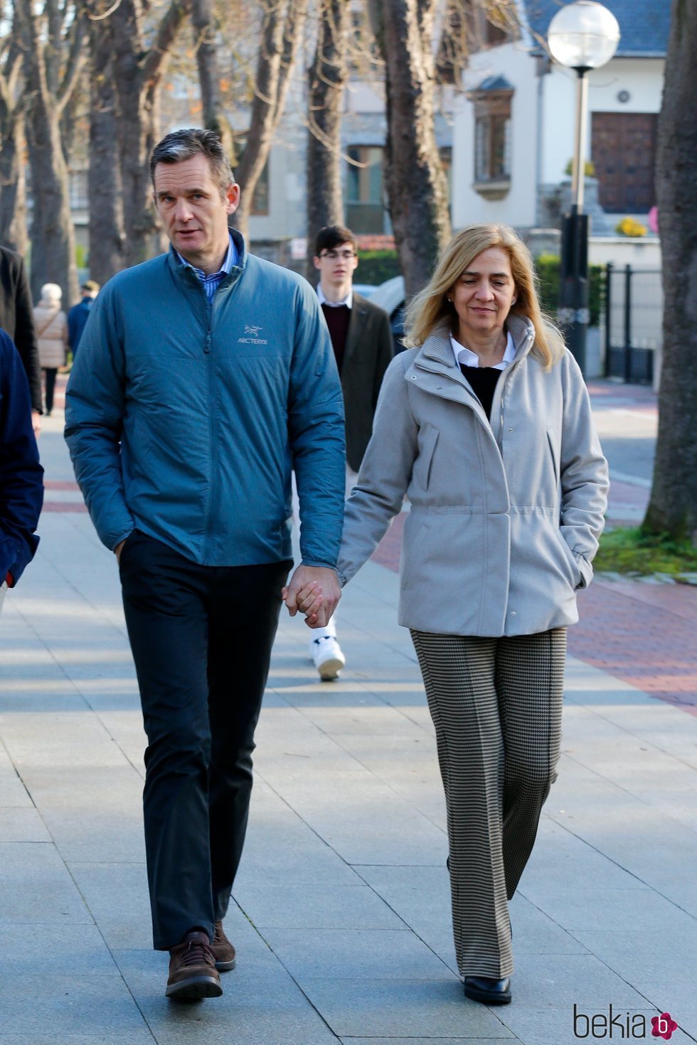 La Infanta Cristina e Iñaki Urdangarin paseando por Vitoria cogidos de la mano