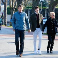 Iñaki Urdangarin paseando con Pablo Urdangarin, la Infanta Cristina y Claire Liebaert por Vitoria