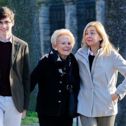 La Infanta Cristina paseando por Vitoria con Pablo Urdangarin y Claire Liebaert