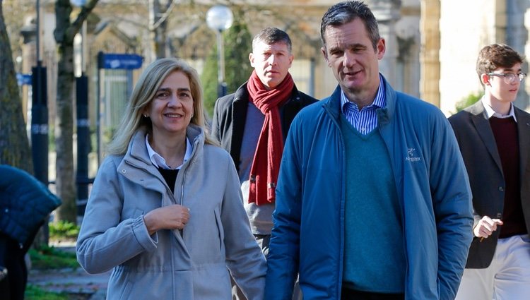 Iñaki Urdangarin y la Infanta Cristina acudiendo a misa en Vitoria el día de Navidad 2019