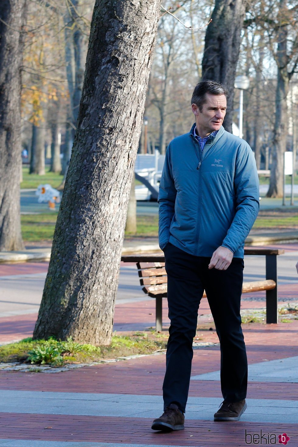 Iñaki Urdangarin dando un paseo por Vitoria durante su primer permiso carcelario en Navidad 2019