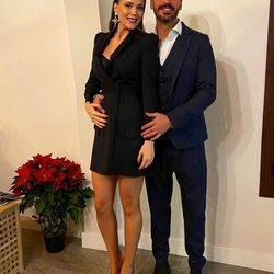 René Ramos y Lorena Gómez en Nochebuena posando muy enamorados