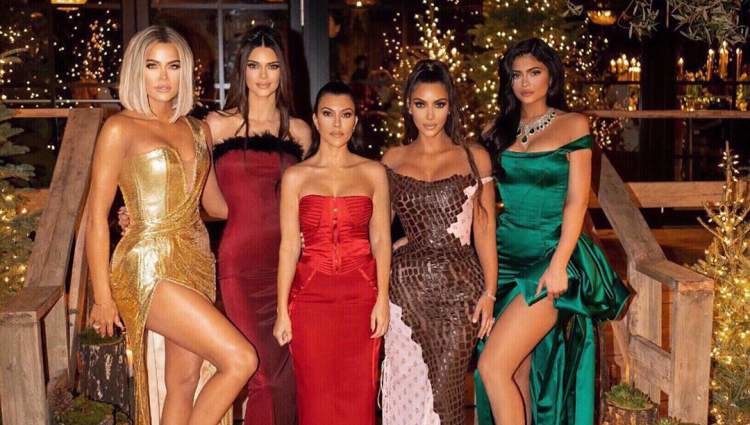 Khloe Kardashian, Kendall Jenner, Kourtney Kardashian, Kim Kardashian y Kylie Jenner celebrando Nochebuena 2019