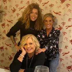 Bárbara Rey, Sofía Cristo y Chelo García Cortés disfrutando juntas