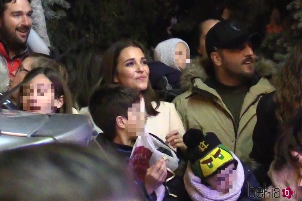 David Bustamante y Paula Echevarría viendo la Cabalgata de Reyes 2020