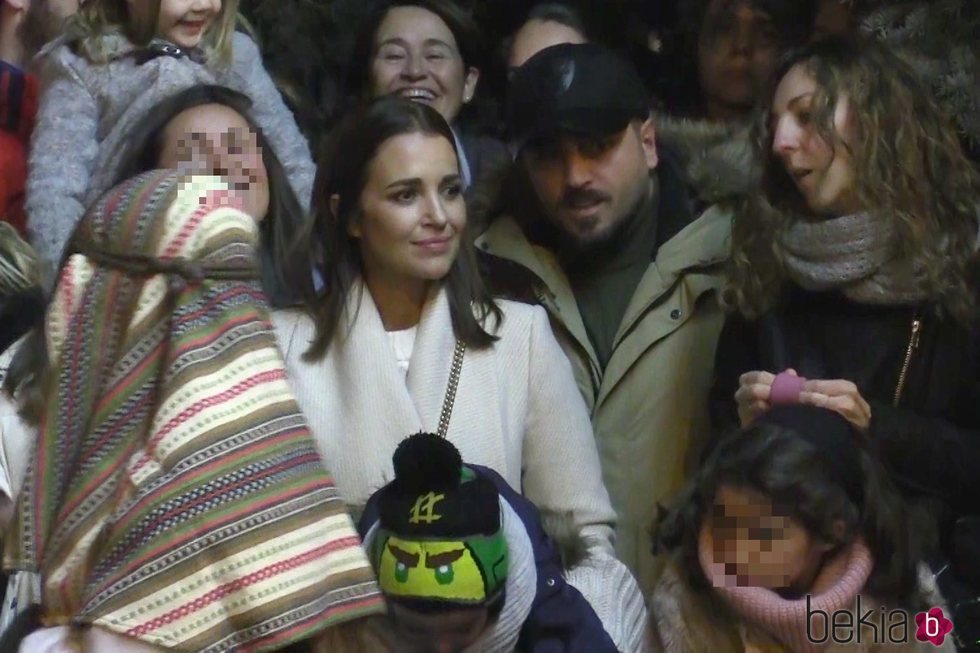 David Bustamante y Paula Echevarría viendo juntos la Cabalgata de Reyes 2020