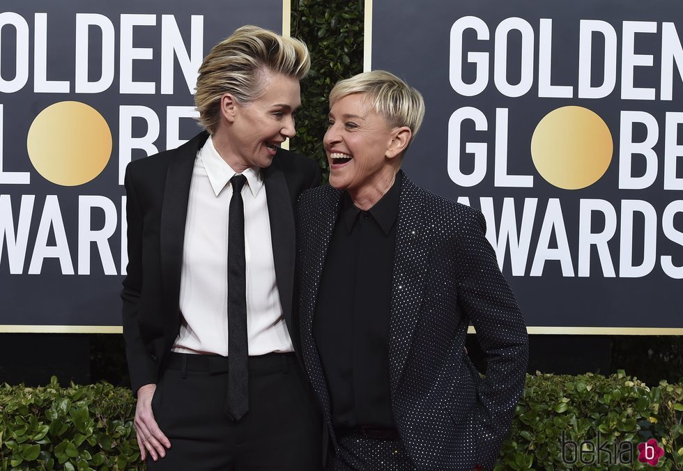 Portia de Rossi y Ellen DeGeneres en la alfombra roja de los Globos de Oro 2020