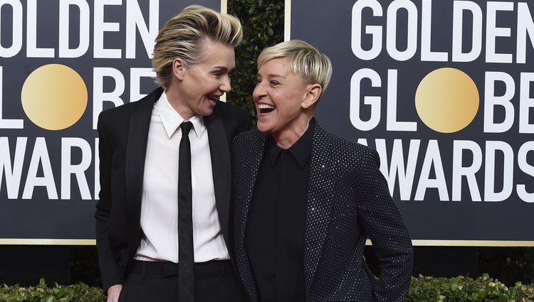 Portia de Rossi y Ellen DeGeneres en la alfombra roja de los Globos de Oro 2020