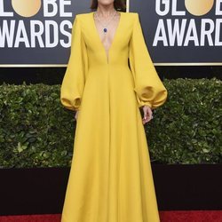 Zoey Deutch en la alfombra roja de los Globos de Oro 2020