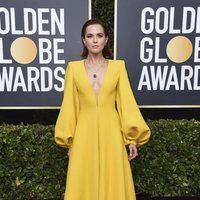 Zoey Deutch en la alfombra roja de los Globos de Oro 2020