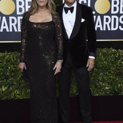 Tom Hanks y Rita Wilson en la alfombra roja de los Globos de Oro 2020