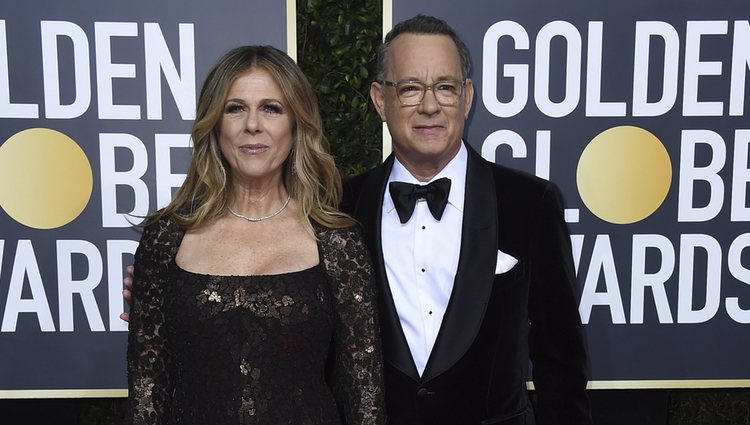 Tom Hanks y Rita Wilson en la alfombra roja de los Globos de Oro 2020