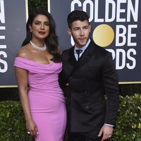 Priyanka Chopra y Nick Jonas en la alfombra roja de los Globos de Oro 2020