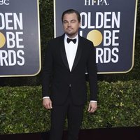 Leonardo DiCaprio en la alfombra roja de los Globos de Oro 2020