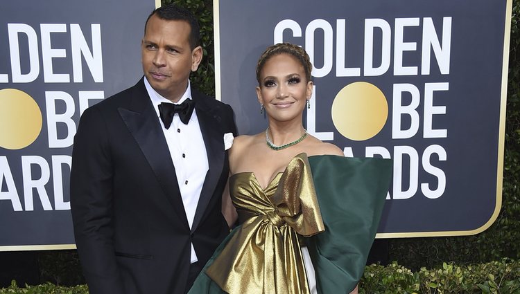 Jennifer Lopez y Alex Rodriguez en la alfombra roja de los Globos de Oro 2020