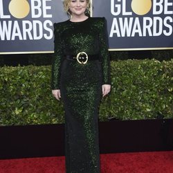 Amy Poehler en la alfombra roja de los Globos de Oro 2020