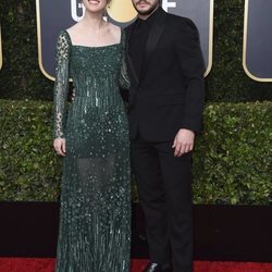 Rose Leslie y Kit Harington en la alfombra roja de los Globos de Oro 2020