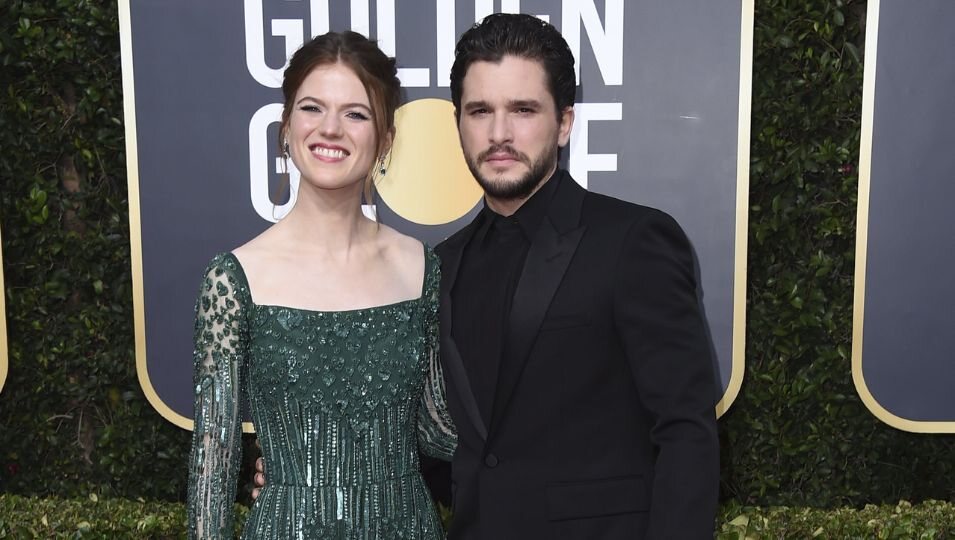 Rose Leslie y Kit Harington en la alfombra roja de los Globos de Oro 2020