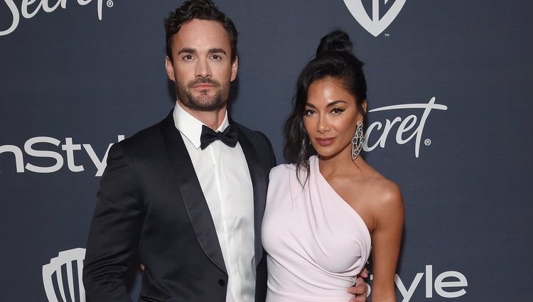 Nicole Scherzinger y Thom Evans posando juntos por primera vez