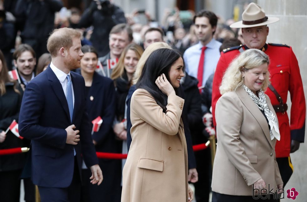 El Príncipe Harry y Meghan Markle con la Alta Comisionada de Canadá en Reino Unido