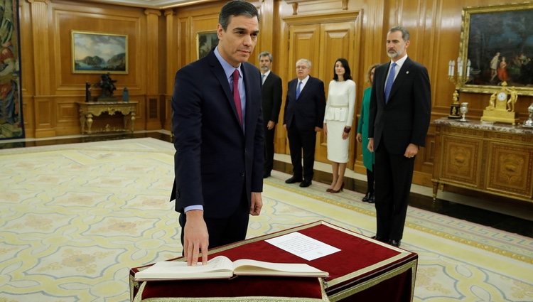 Pedro Sánchez promete su cargo como Presidente del Gobierno por segunda vez ante el Rey Felipe