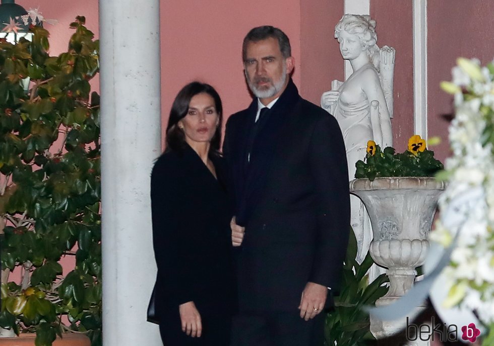 Los Reyes Felipe y Letizia en la capilla ardiente de la Infanta Pilar