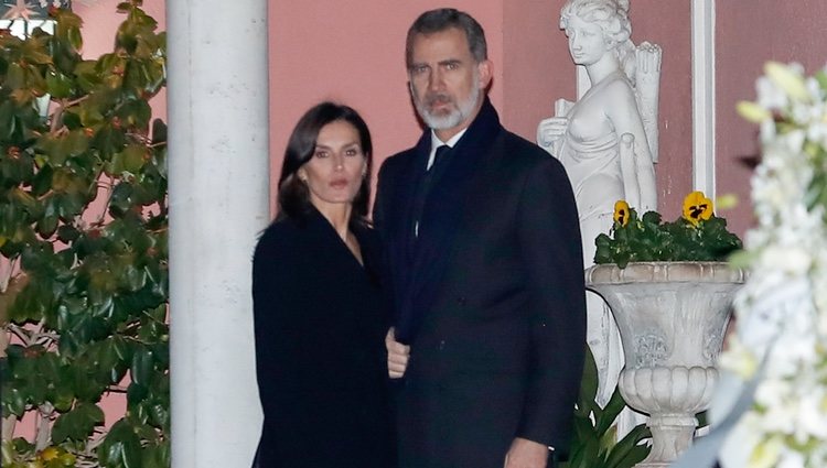 Los Reyes Felipe y Letizia en la capilla ardiente de la Infanta Pilar