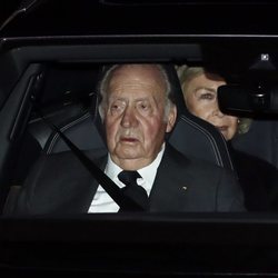 Los Reyes Juan Carlos y Sofía en la capilla ardiente de la Infanta Pilar