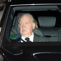 El Rey Juan Carlos e Irene de Grecia en la capilla ardiente de la Infanta Pilar