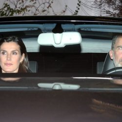 Los Reyes Felipe y Letizia a la salida de la capilla ardiente de la Infanta Pilar