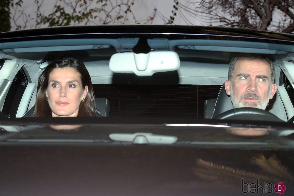 Los Reyes Felipe y Letizia a la salida de la capilla ardiente de la Infanta Pilar