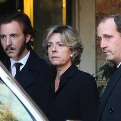 Bruno Gómez-Acebo, Simoneta Gómez-Acebo y su hijo en el funeral de la Infanta Pilar